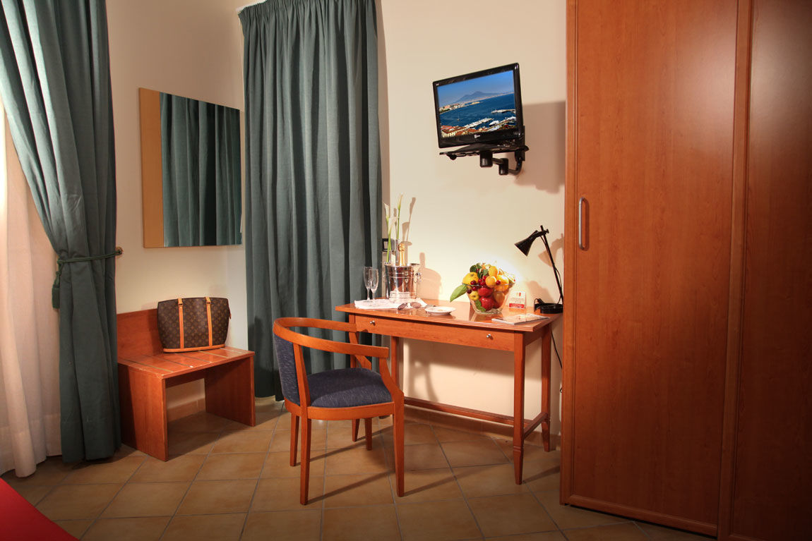 Caravaggio Hotel Napoli Ngoại thất bức ảnh